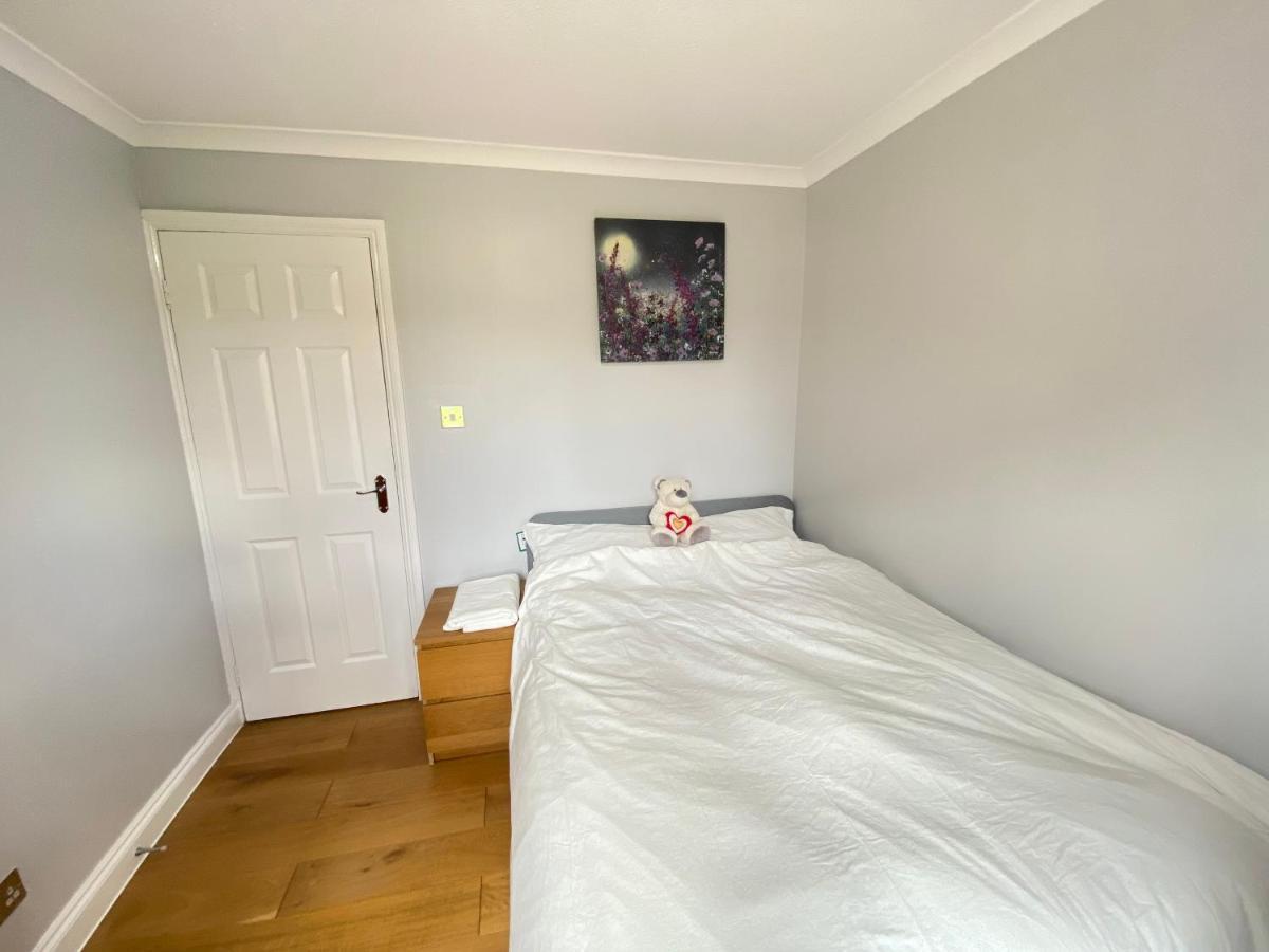 Three Bedrooms House In 温莎 外观 照片