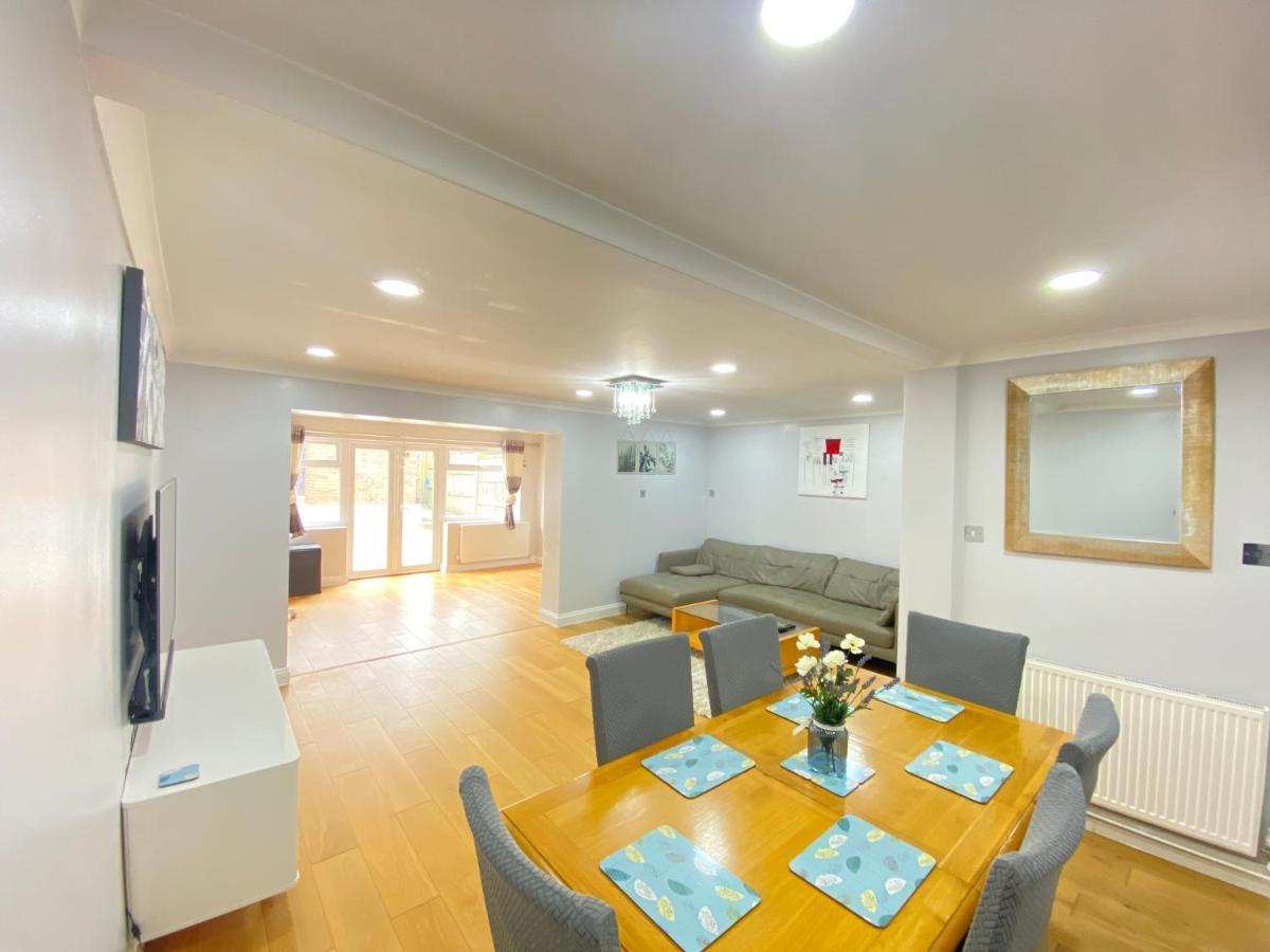 Three Bedrooms House In 温莎 外观 照片